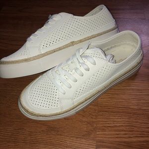 NEVER WORN* brand new American Eagle tennis shoes
